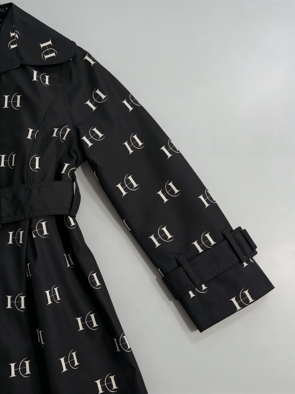 HC BASKILI TRENÇKOT