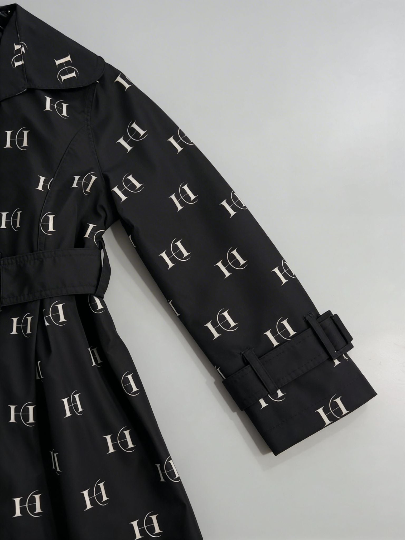 HC BASKILI TRENÇKOT